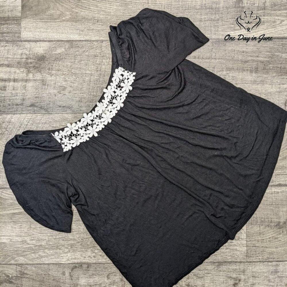 Celeste Short Sleeve Lace Accent Top Size L
